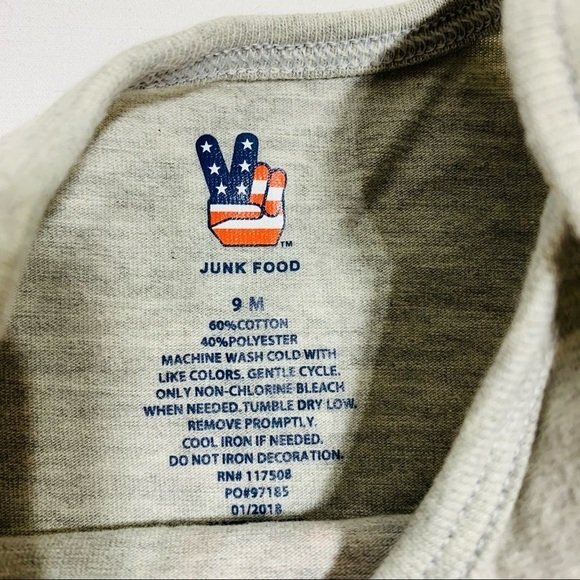 Junk food The Beatles baby girls 9M onesie - Picture 2 of 3